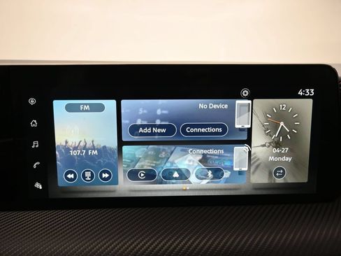 Used 2025 Nissan Kicks SR FWD image 17