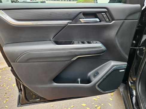 Used 2025 GMC Acadia Elevation image 6