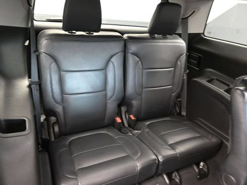 Used 2023 GMC Acadia SLE w/ Driver Convenience Package FWD image 44