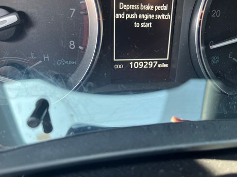 Used 2019 Toyota Highlander XLE AWD/4WD image 8