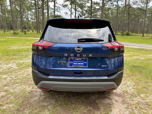 Used 2023 Nissan Rogue SV FWD image 4