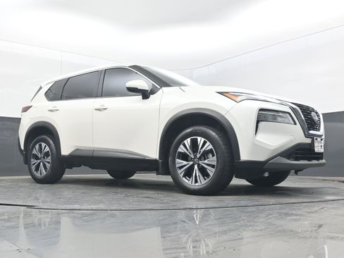 Used 2023 Nissan Rogue SV FWD image 21
