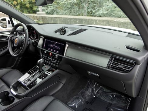 Certified 2026 Porsche Macan AWD/4WD image 58