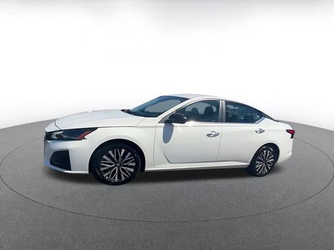 Used 2025 Nissan Altima 2.5 SV image 8