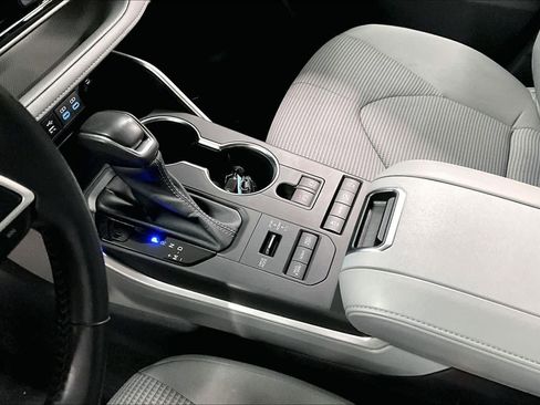 Certified 2022 Toyota Highlander LE image 14