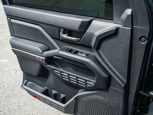 Used 2025 Toyota Tacoma TRD Off-Road image 28