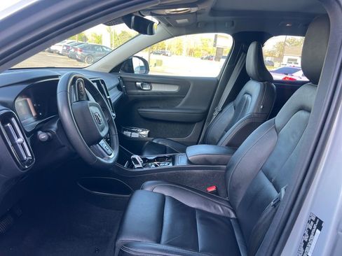 Used 2023 Volvo XC40 B5 Plus w/ Driver Assist Package image 6
