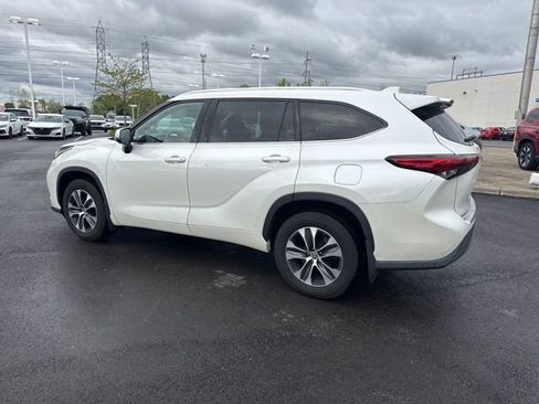 Used 2020 Toyota Highlander XLE AWD/4WD image 14