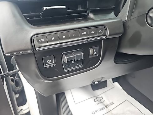 Used 2024 Cadillac Escalade ESV Sport Platinum w/ LPO, ONYX Package image 17