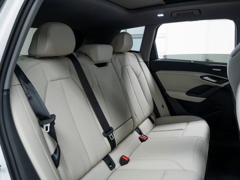 Used 2025 Audi Q6 e-tron Premium Plus image 22