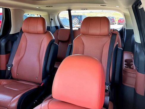 Used 2022 Kia Carnival SX Prestige image 28