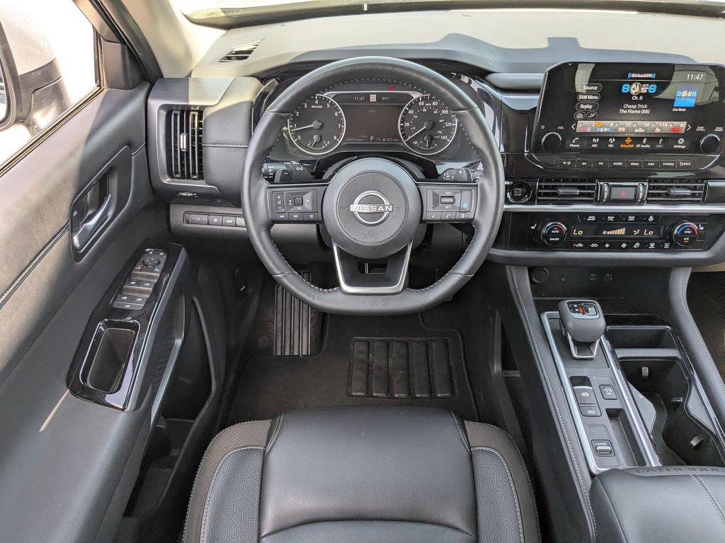 Used 2025 Nissan Pathfinder SL FWD image 16