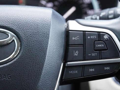 Used 2022 Toyota Highlander Limited image 23