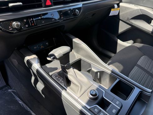 New 2026 Kia Sorento LX FWD image 13