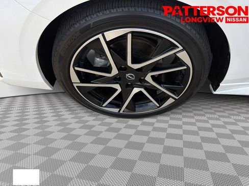 Used 2025 Nissan Sentra SR FWD image 19