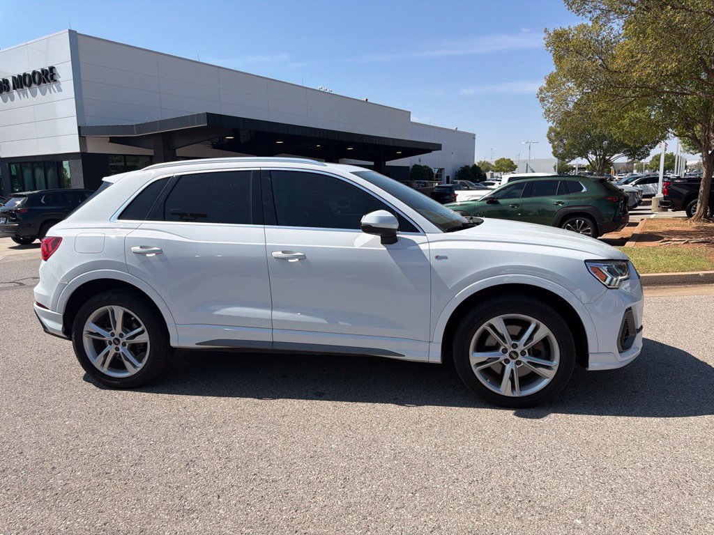Used 2022 Audi Q3 2.0T Premium Plus w/ Premium Plus Package AWD/4WD image 2
