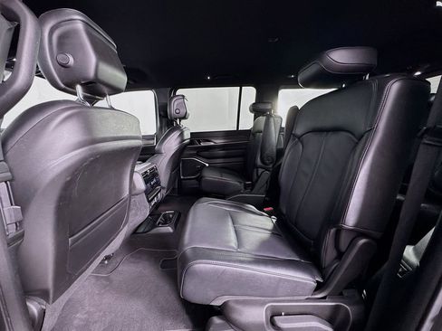 Used 2024 Jeep Wagoneer Series III image 23