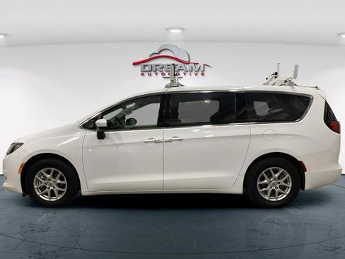 Used 2022 Chrysler Voyager LX FWD image 19