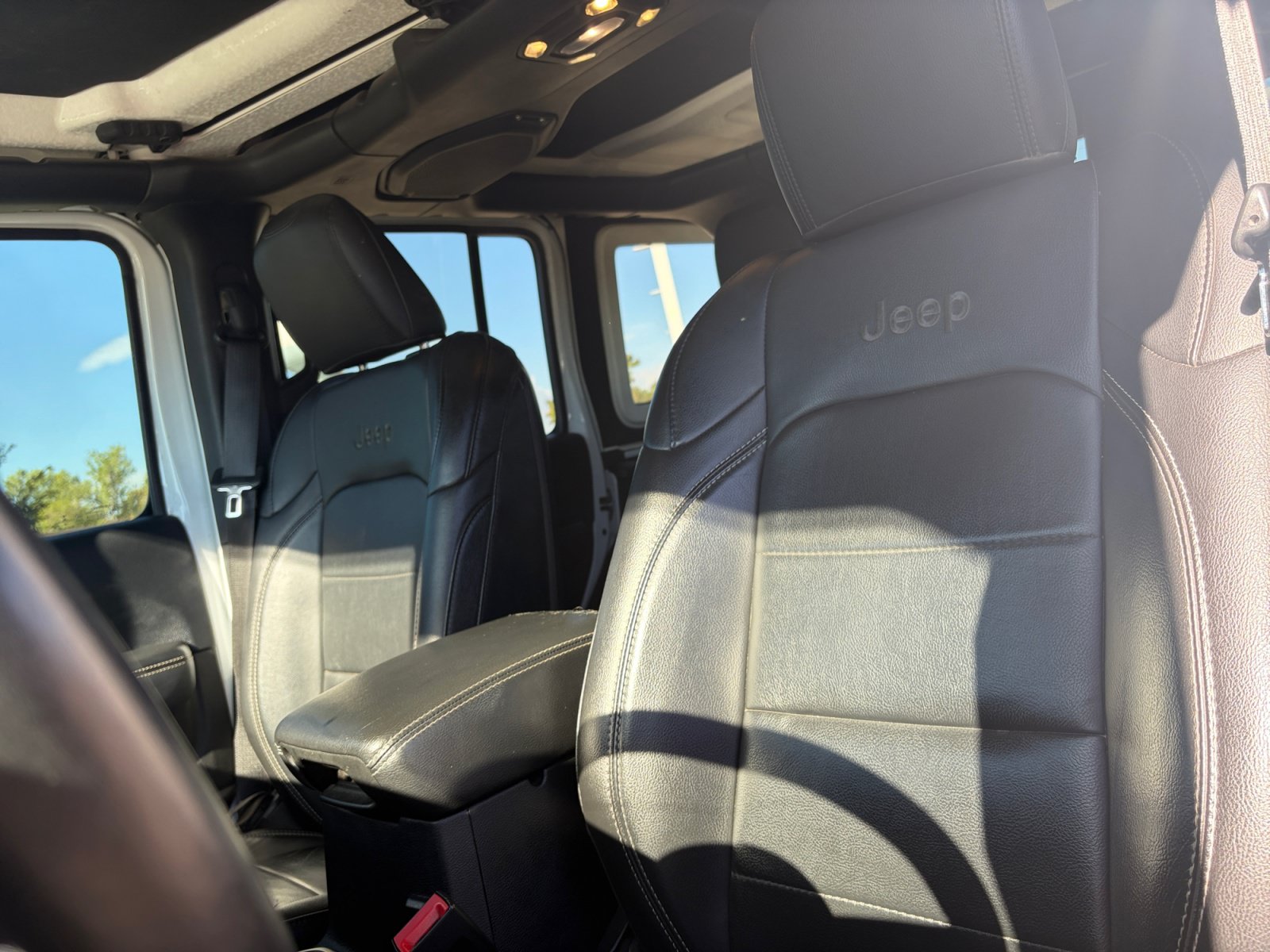 Used 2019 Jeep Wrangler Unlimited Sahara w/ Quick Order Package 24M Moab AWD/4WD image 14