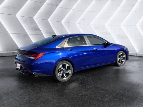 Used 2023 Hyundai Elantra Limited image 4