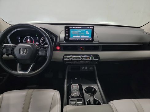 Used 2025 Honda Pilot Touring image 15