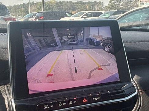 Used 2025 Jeep Compass Trailhawk image 23