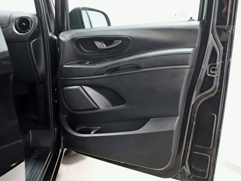 Used 2020 Mercedes-Benz Metris Passenger w/ Premium Safety Package image 28