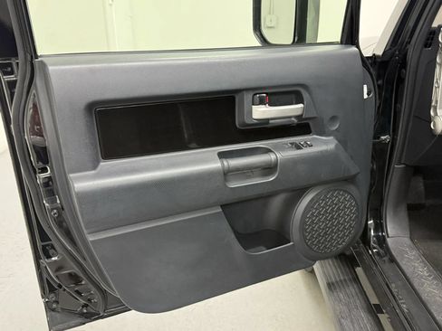 Used 2014 Toyota FJ Cruiser 4WD w/ Upgrade Package image 30