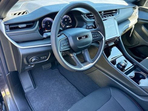 New 2025 Jeep Grand Cherokee L Laredo image 6