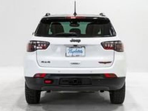 Used 2025 Jeep Compass Trailhawk AWD/4WD image 21