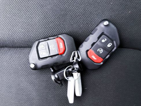 Used 2023 Jeep Wrangler Unlimited Sport AWD/4WD image 25