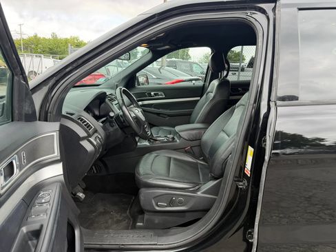 Used 2017 Ford Explorer XLT w/ Equipment Group 202A AWD/4WD image 25
