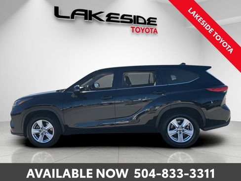 Used 2023 Toyota Highlander L image 3