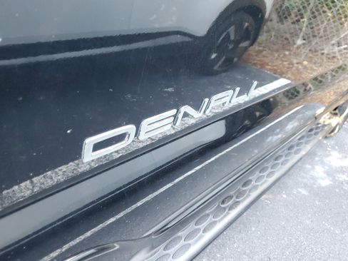 Used 2002 GMC Yukon Denali image 7