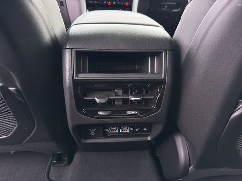 New 2025 Jeep Grand Cherokee Limited image 32