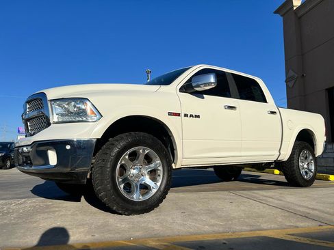 Used 2016 RAM 1500 Laramie w/ Convenience Group image 5
