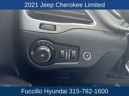 Used 2021 Jeep Cherokee Limited image 18