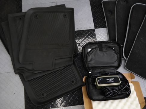 Used 2024 Bentley Flying Spur W12 image 42