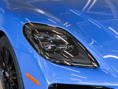 Used 2025 Porsche Panamera GTS image 32