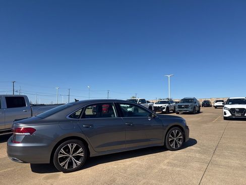 Used 2021 Volkswagen Passat 2.0T SE image 21