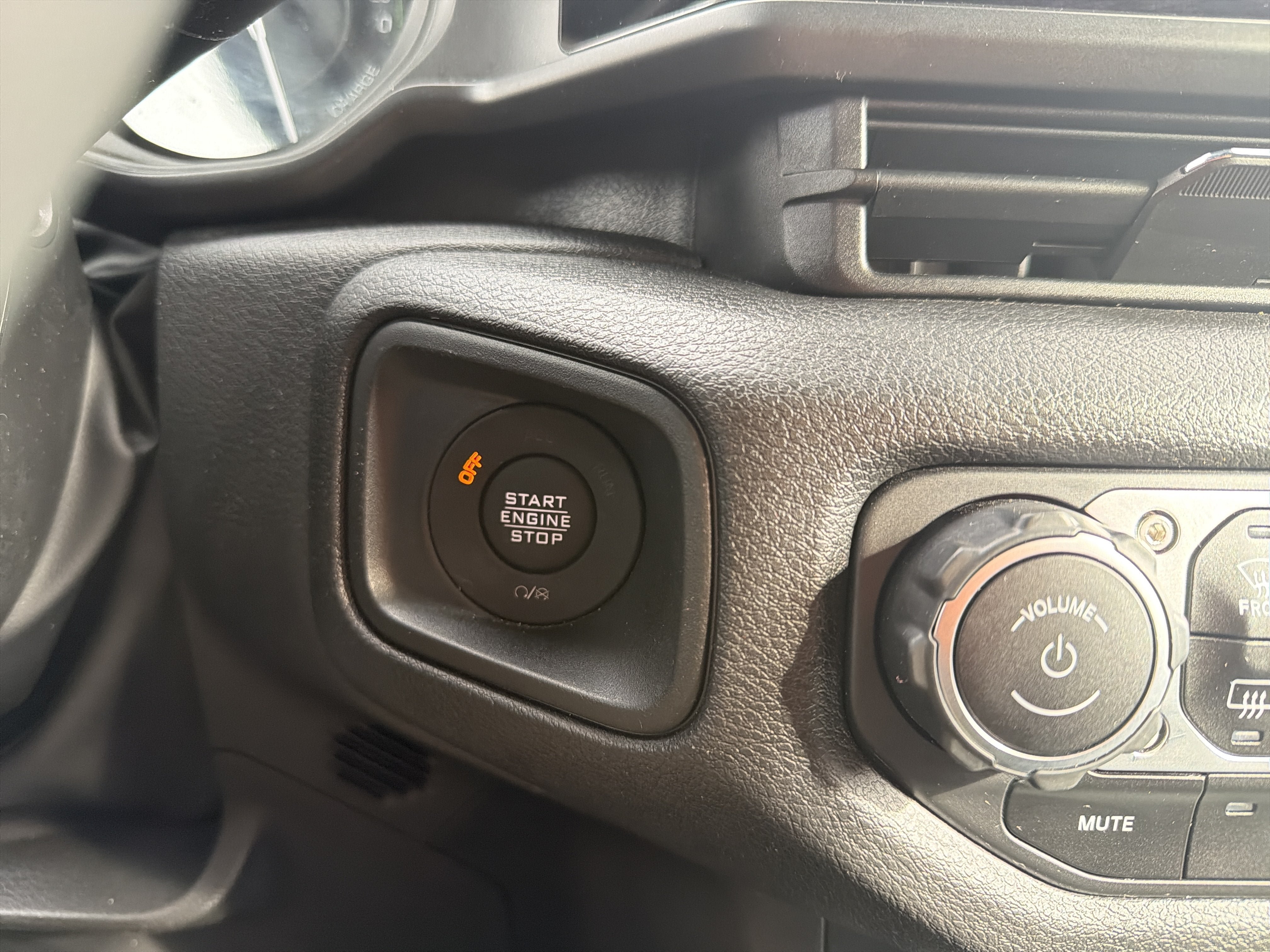 Used 2024 Jeep Wrangler Unlimited AWD/4WD image 19