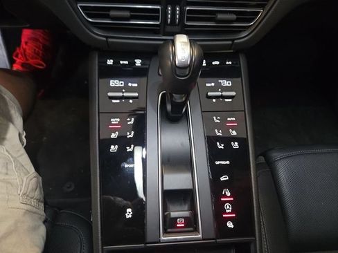 Used 2023 Porsche Macan AWD/4WD image 19