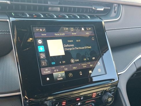 New 2025 Jeep Grand Cherokee L Altitude image 15