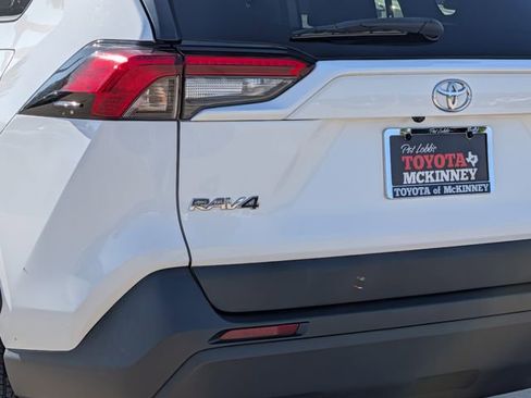 Used 2024 Toyota RAV4 LE FWD image 8