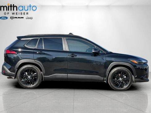 Used 2025 Toyota Corolla Cross AWD Hybrid w/ Moonroof Package image 3