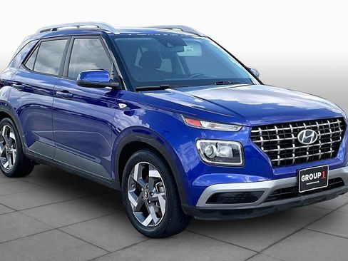 Used 2022 Hyundai Venue SEL FWD image 3