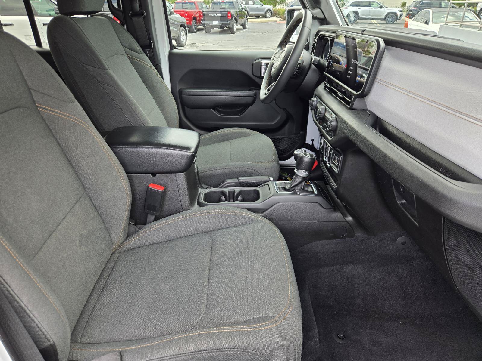 Used 2024 Jeep Wrangler Unlimited AWD/4WD image 35