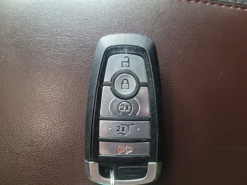 Used 2020 Ford Edge Titanium w/ Equipment Group 301A FWD image 32