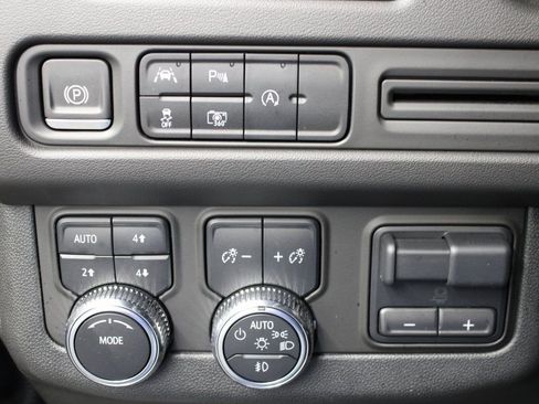 Used 2024 GMC Yukon XL SLT w/ SLT Luxury Package image 57