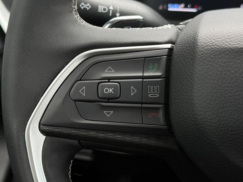 Used 2025 Jeep Grand Cherokee Laredo w/ Luxury Tech Group I AWD/4WD image 36